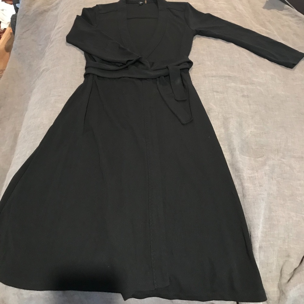 Tahari Classic Wraparound dress- SizeXS